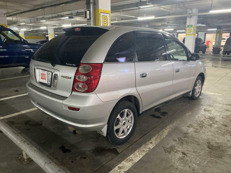 Toyota Nadia 2000