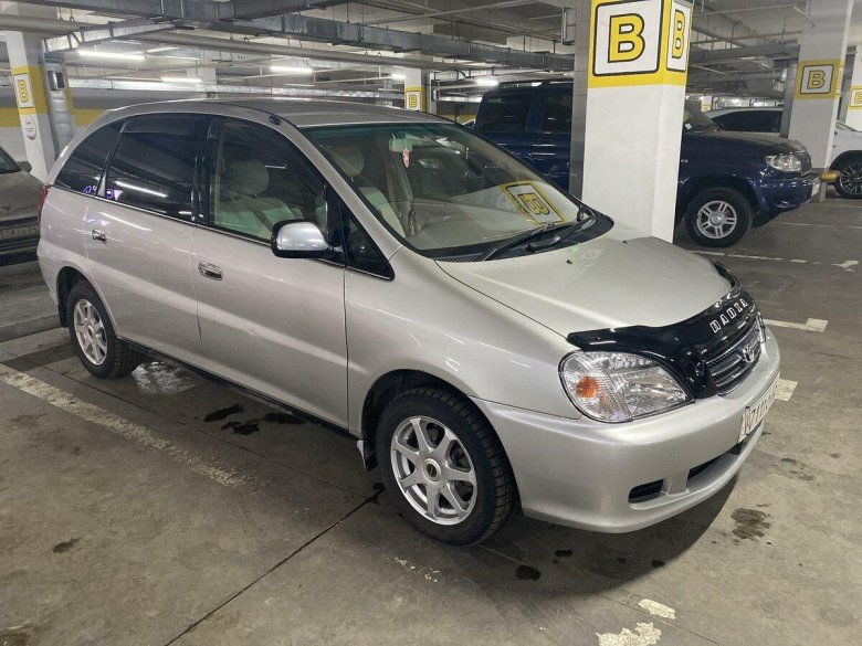 Toyota Nadia 2000