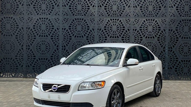 Volvo s40 белая