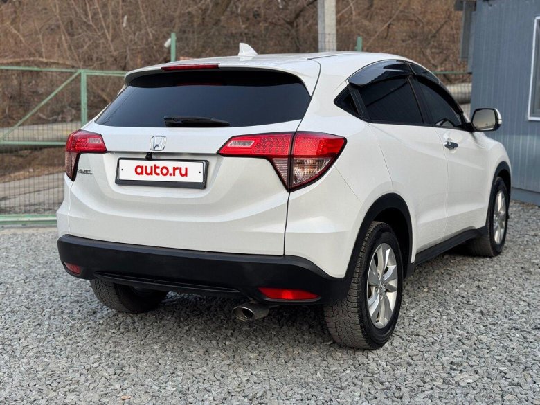 Белая хонда