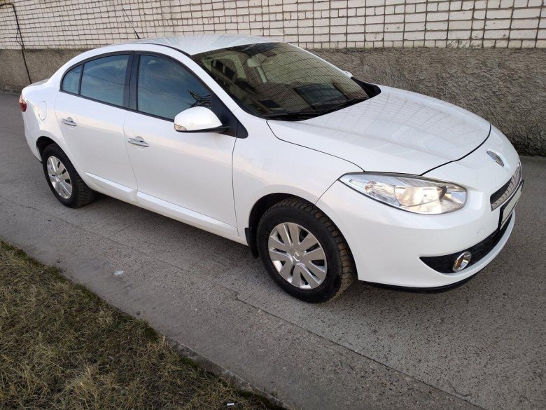 Рено Флюенс белая