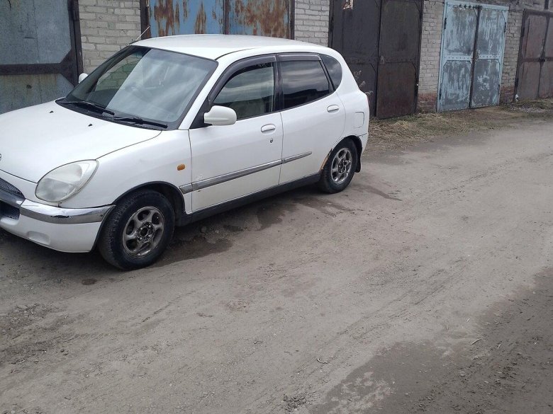 Тойота дуэт 1999