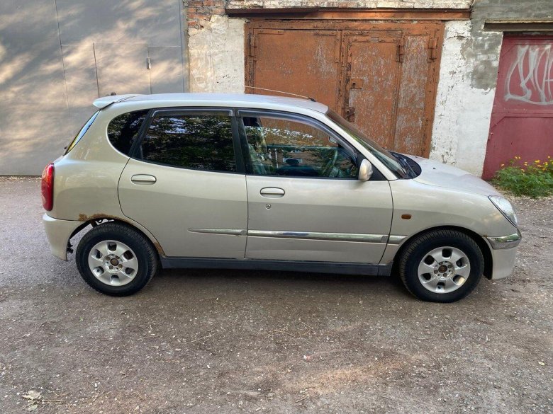 Тойота дуэт 2001