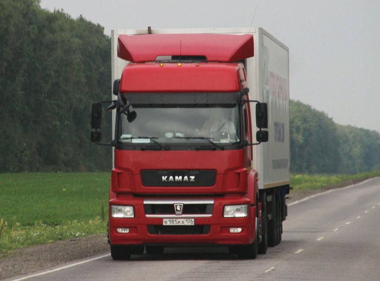 КАМАЗ 5490 красный