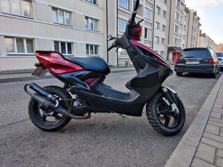 Скутеретта из ямаха аэрокс