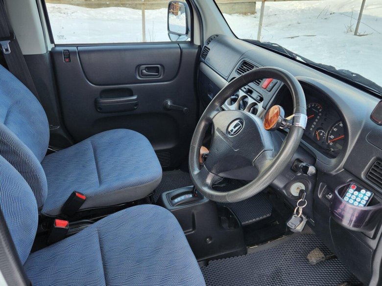 Ниссан куб 2004 года