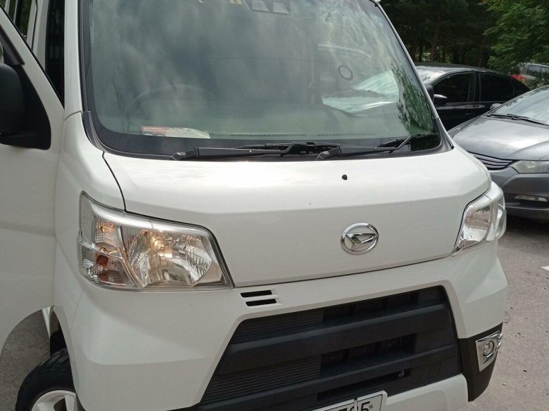 Машина daihatsu