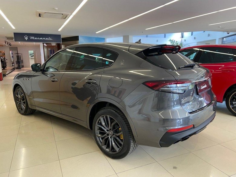 Мазерати леванте 2023
