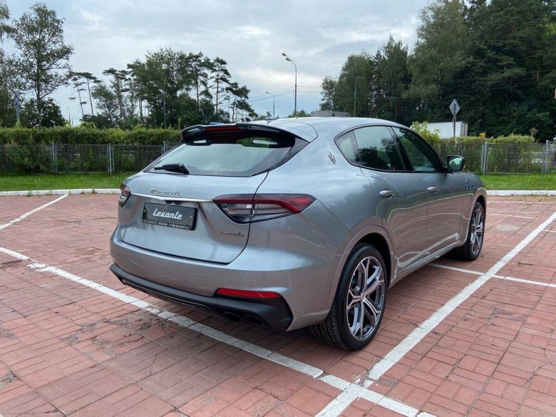 Maserati levante 2 поколения