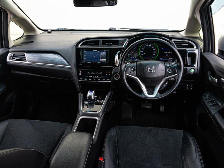 Honda shuttle hybrid 2017 салон