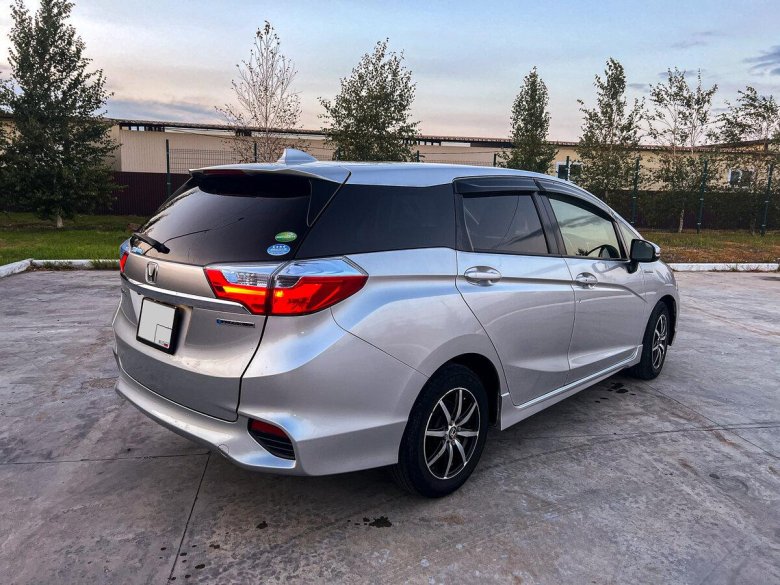 Honda shuttle hybrid 2017