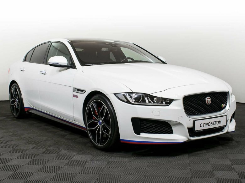 Jaguar xe белый