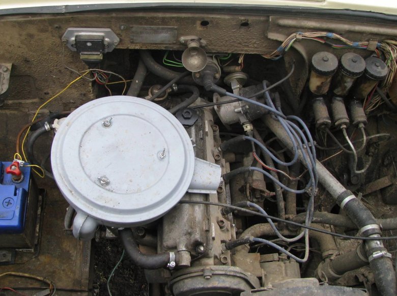 ЛУАЗ 1302 подкапотное пространство