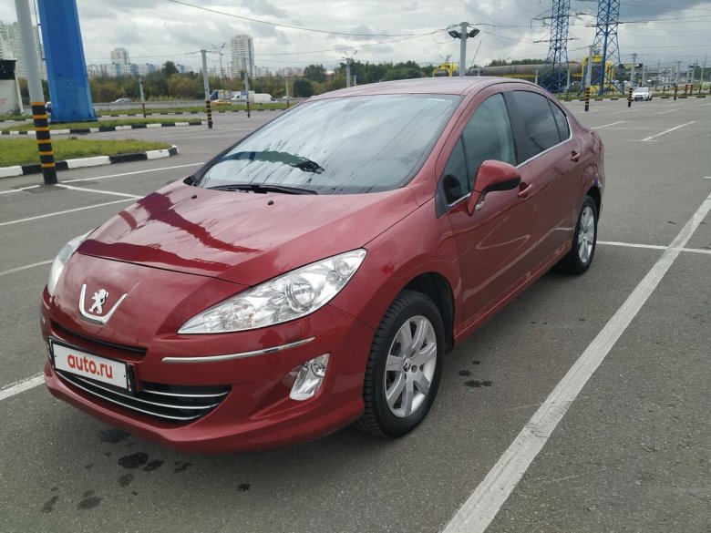 Peugeot 408 красный