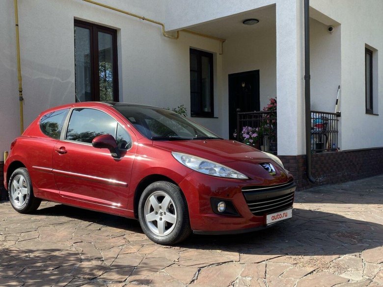 Пежо 207 2010 года