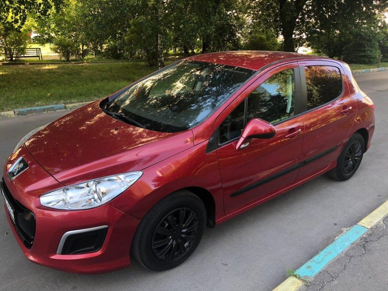 Пежо 308 2011 красный