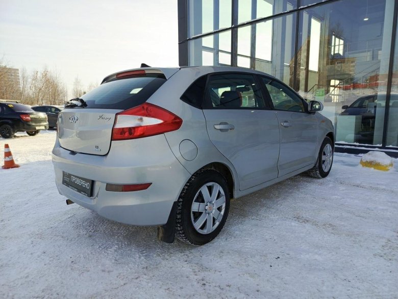 Chery very 2011