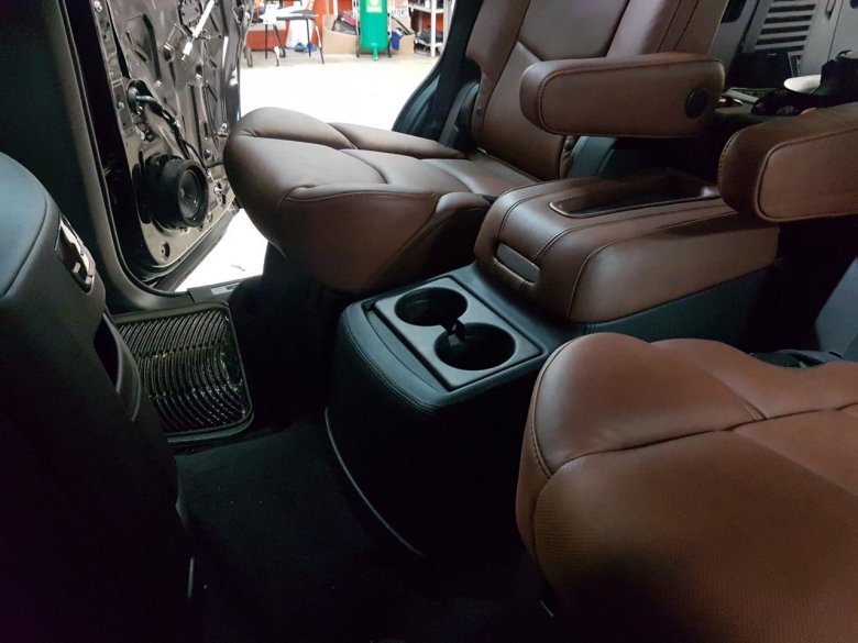 Подлокотник Тойота Секвойя 2