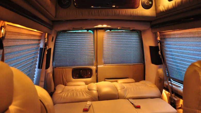 Chevrolet Express 2022 салон