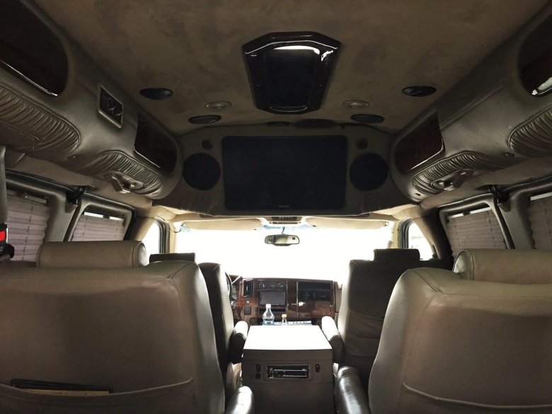 Chevrolet Express 2010 салон