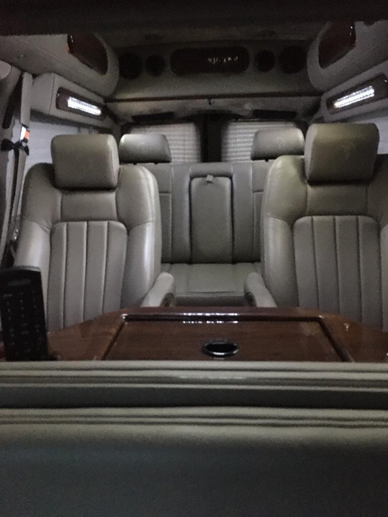 Chevrolet express 2023 салон