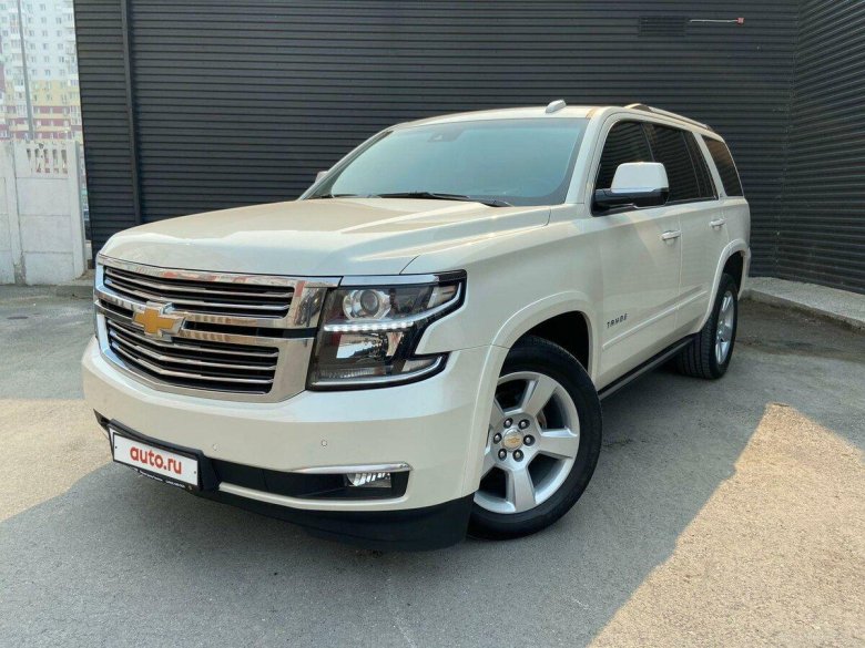 Белый Шевроле внедорожник