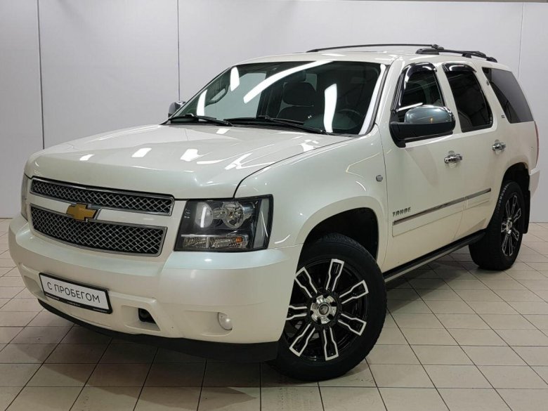 Шевроле Тахо горит