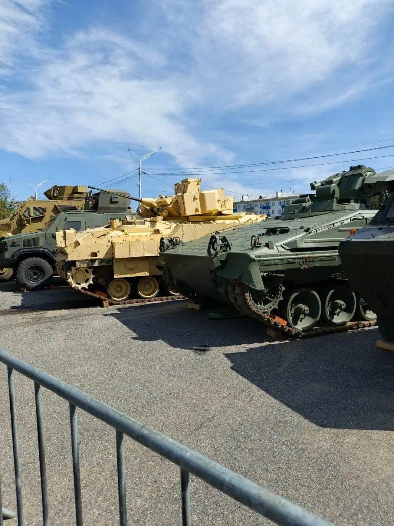 Выставка трофейной военной техники