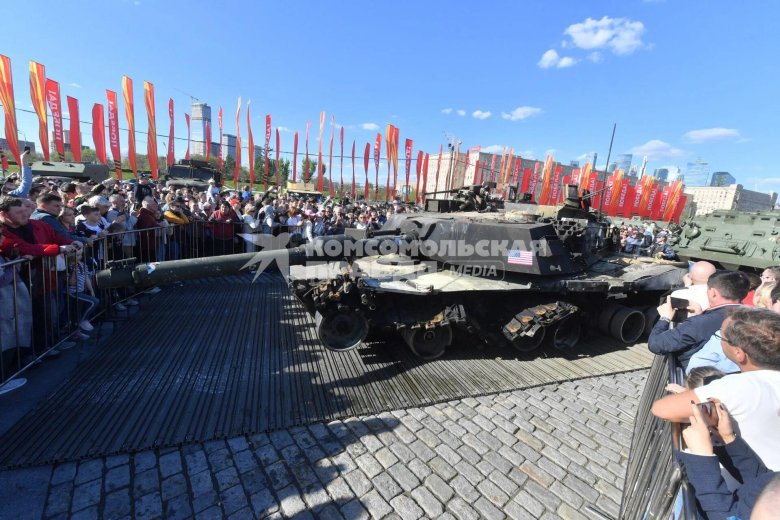 Выставка техники на поклонной горе