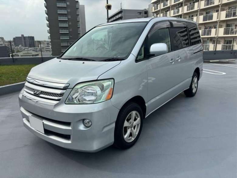 Toyota noah 2006