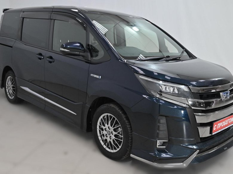 Тойота Ноах черная