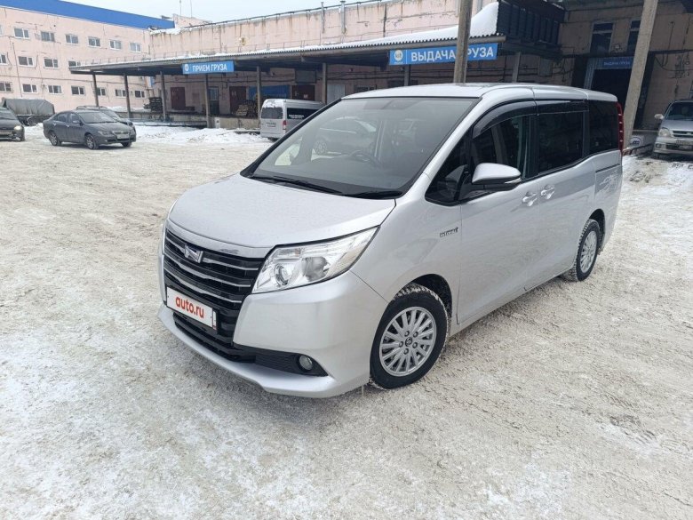 Тойота ноах 2015