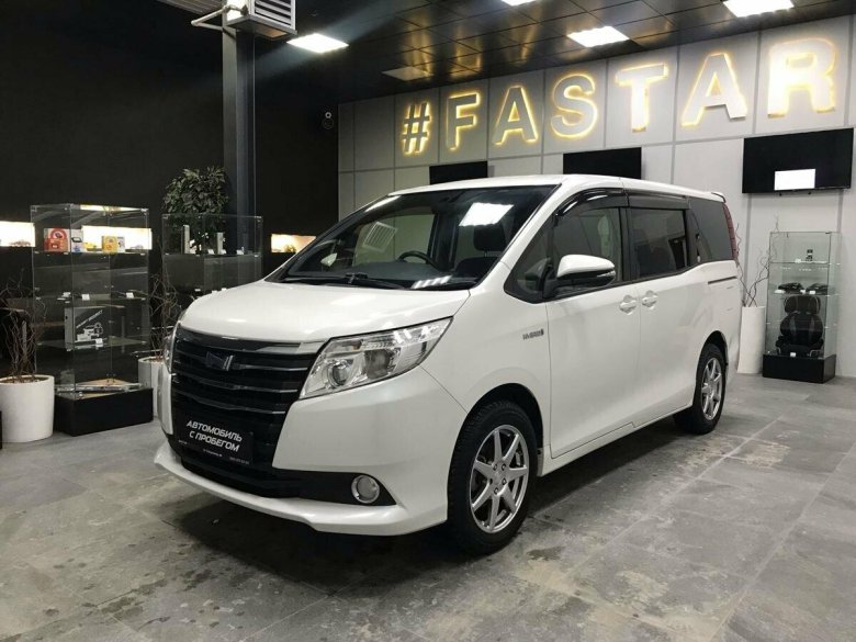 Toyota Noah 2014
