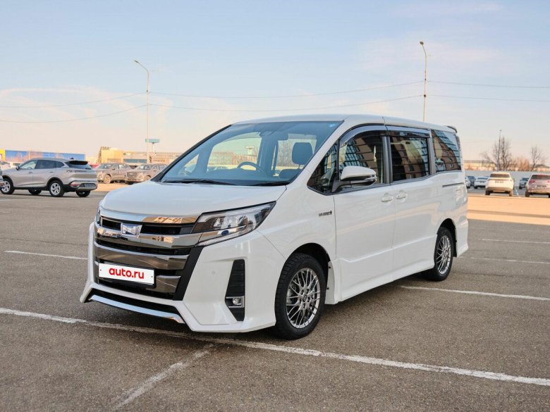 Тойота ноах 2019