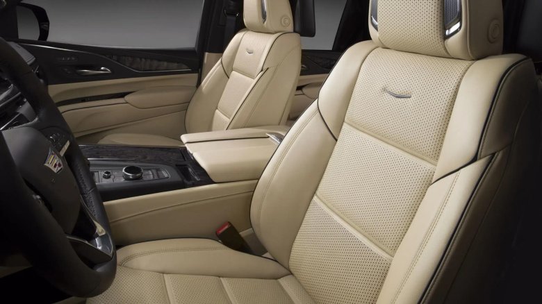 Кадиллак Эскалейд 2022 салон