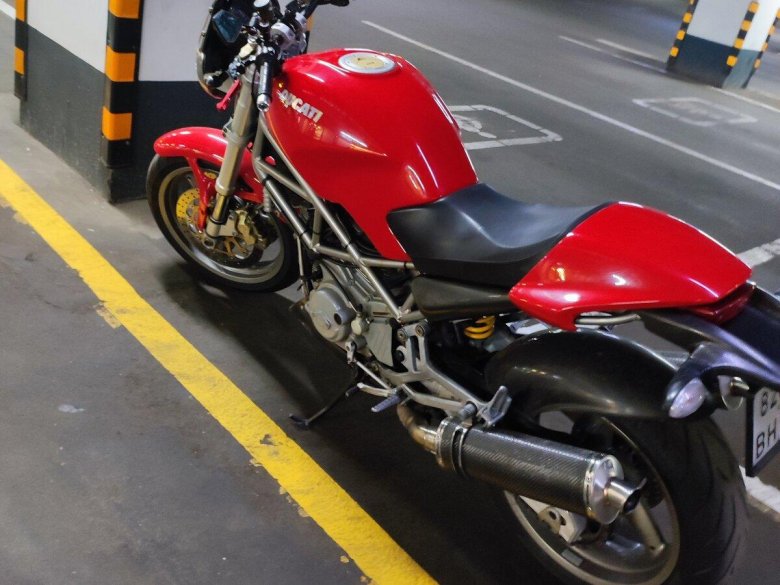 Мотоцикл дукати монстр 900