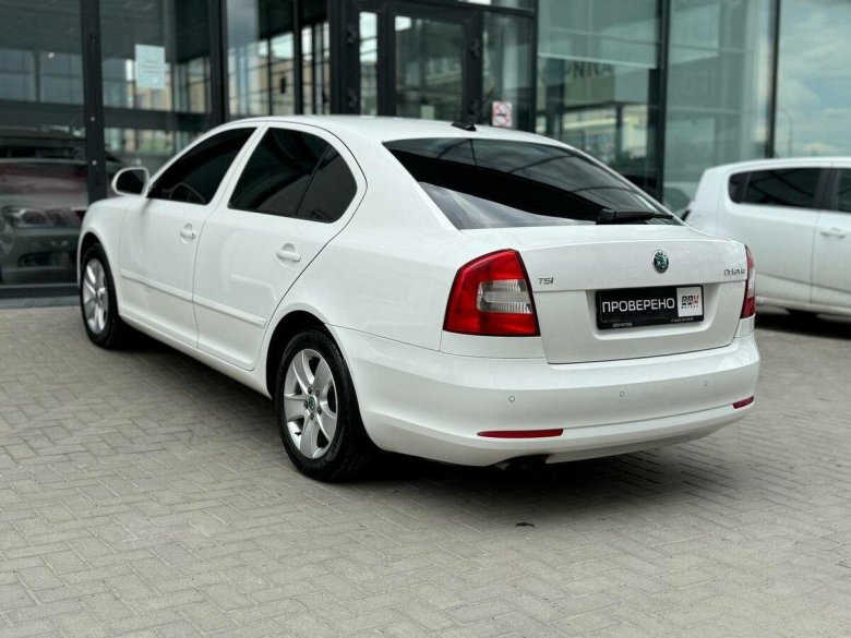 Белая шкода октавия