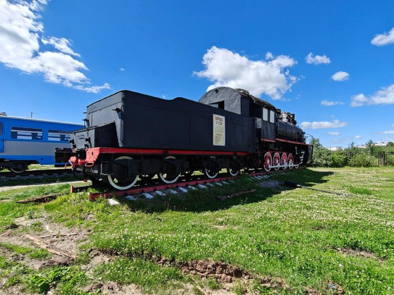 Памятник паровозу город грязи