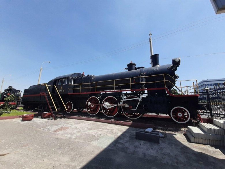 Памятник паровоз в орле