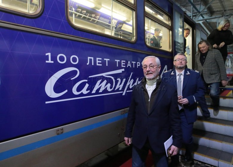 Поезд метро олег табаков