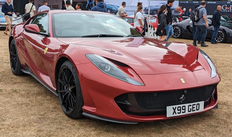 Феррари 812 superfast