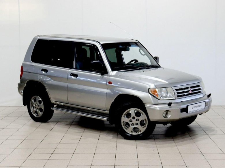Mitsubishi pajero io 2000