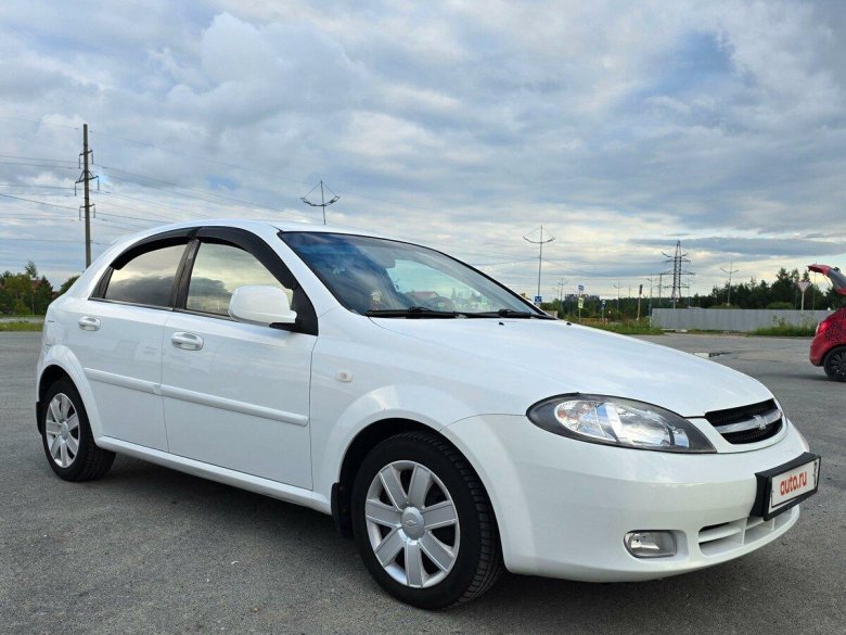 Шевроле лачетти хэтчбек белая