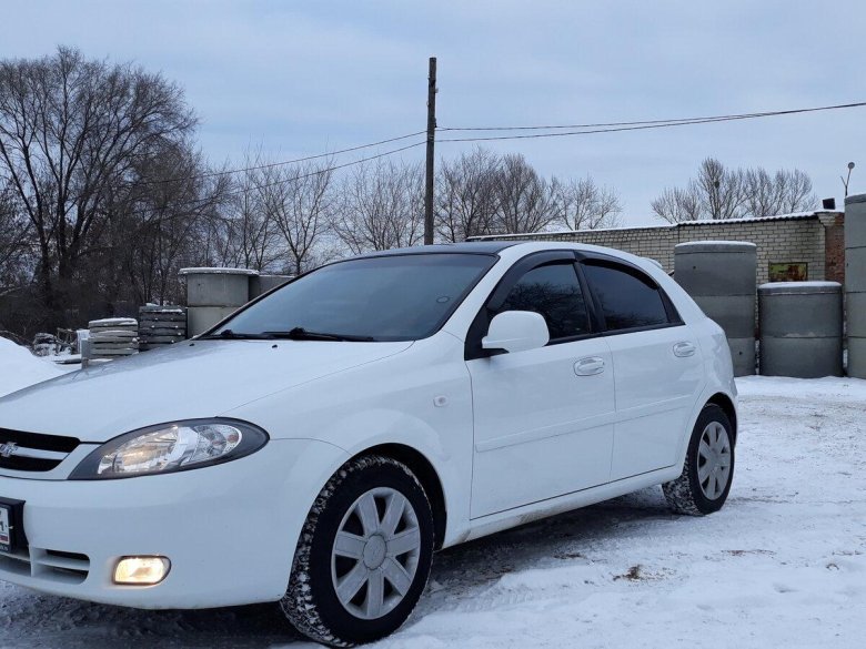 Лачетти хэтчбек 1.6 белый 2007г