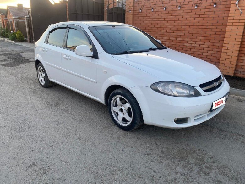 Шевроле лачетти белая