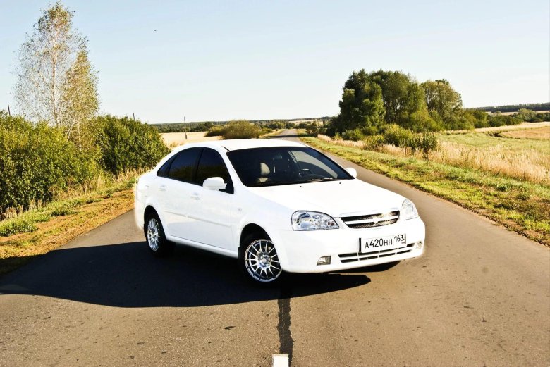 Chevrolet Lacetti 1.8 белый