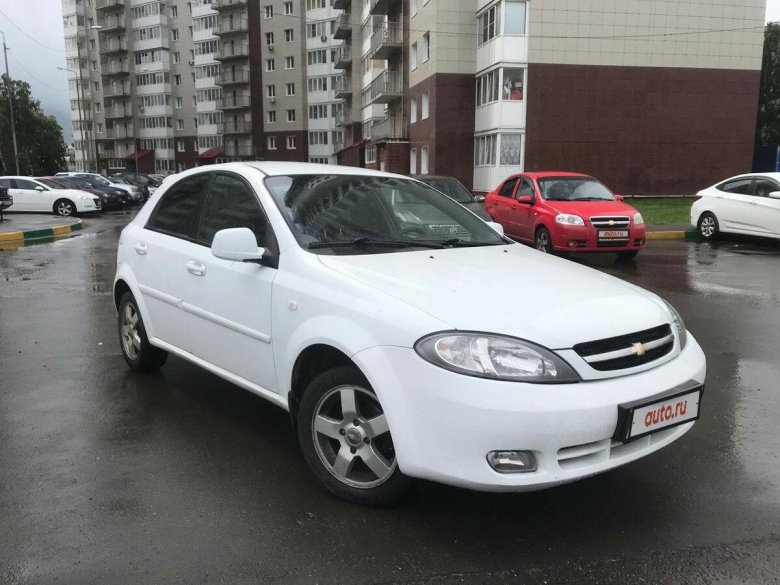 Шевроле Лачетти хэтчбек белая