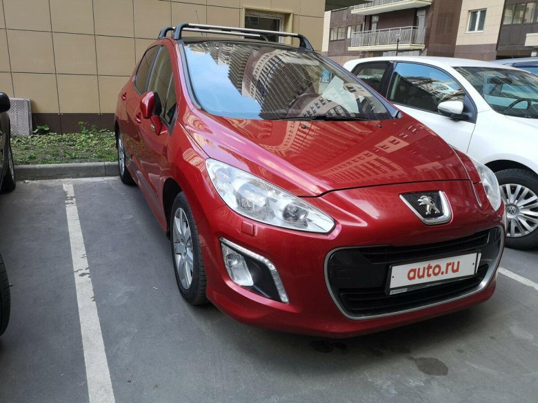 Пежо 308 2011 красный