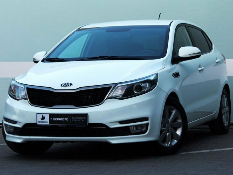 Kia rio 2016 белая 1.6 at хэтчбек