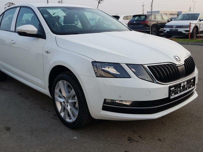 Шкода Октавия а8 белая